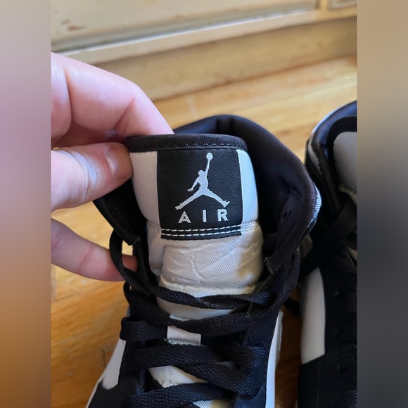 Air Jordan 1 Satin Grey - Picture 4 of 7